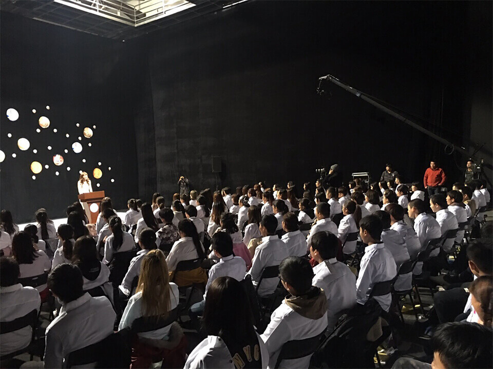 全球傳愛大使高淑華對北京學者演講傳愛